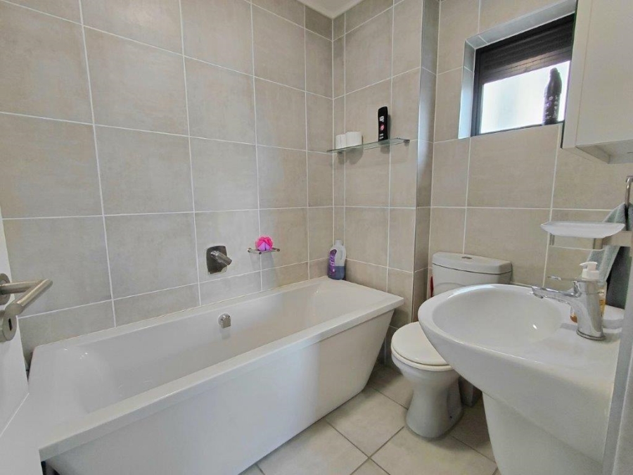 2 Bedroom Property for Sale in Admirals Park Western Cape